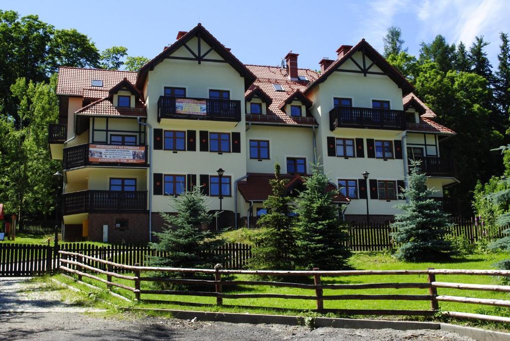Apartamenty Sun Seasons 24 - Rezydencja Parkowa シクラルスカ・ポレンバ エクステリア 写真