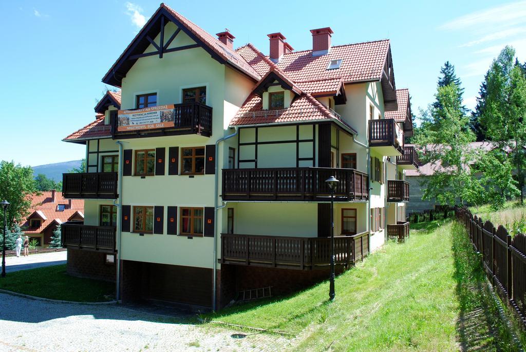 Apartamenty Sun Seasons 24 - Rezydencja Parkowa シクラルスカ・ポレンバ エクステリア 写真